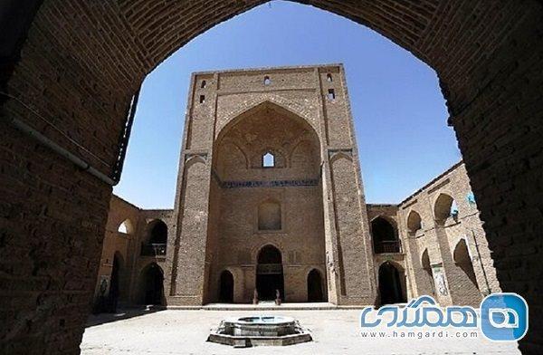 مسجد جامع سمنان یکی از جاذبه های گردشگری استان سمنان به شمار می رود