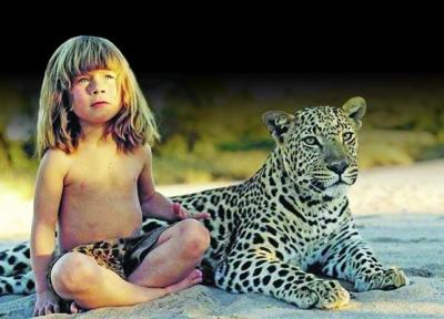 این دختر بچه با جانوران وحشی بزرگ شده!